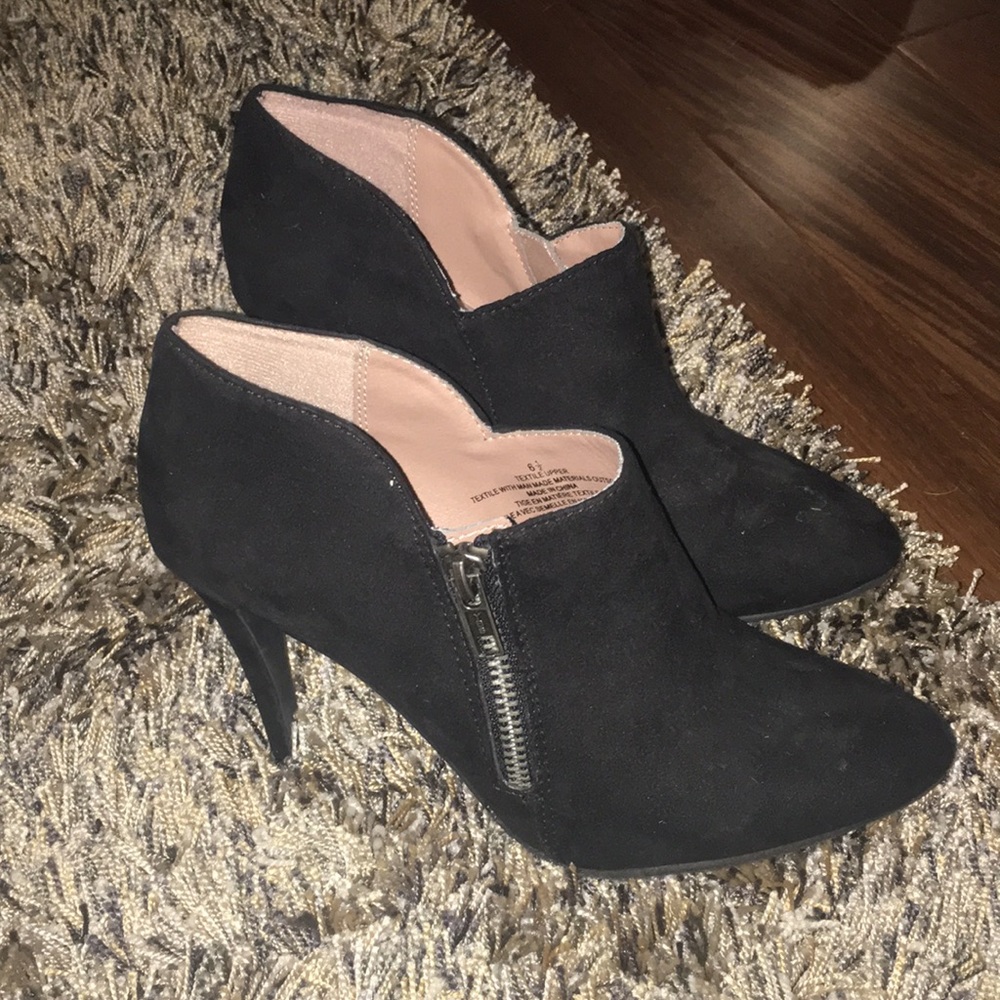 Black heeled booties